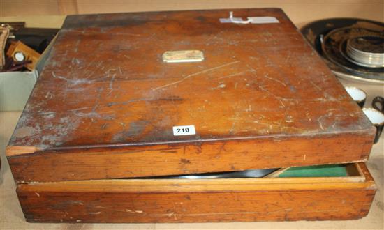F. H Ayres Sandown roulette Horse Racing Game (Finch Mason), in original box with lift-off lid & ivorine plaque(-)